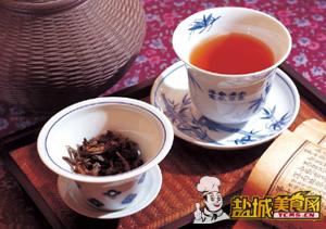 喝姜红茶泡脚驱“寒气”