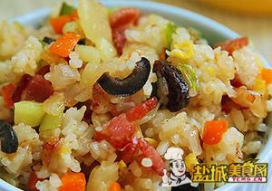 盐城美食网推荐-什锦菠萝炒饭