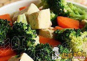 西兰花冻豆腐