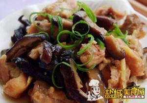 香菇木耳蒸鸡