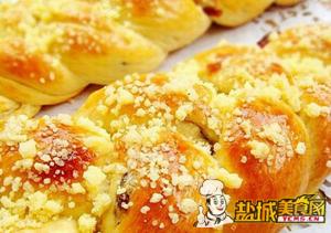 奶油葡萄干辫子面包