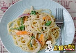 鸡肉白汁意面(图)
