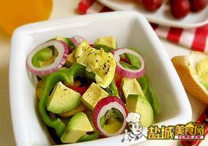 牛油果蔬菜沙拉(图)