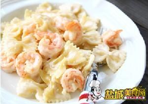 蒜香奶油虾仁蝴蝶面(图)