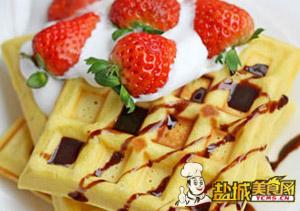 草莓奶油华夫饼