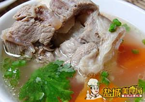 炖小羊腿汤