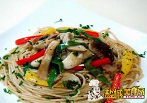 松茸培根炒意面
