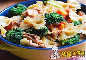 番茄鸡肉蝴蝶结意面