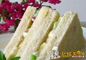 鸡蛋三明治