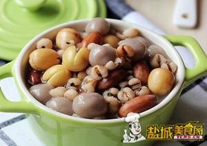 花生薏米芋圆汤