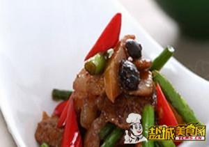 萝卜干肉片炒蒜苗