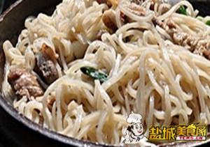 汤骨煨鱼面